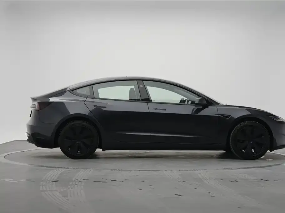 Tesla Model 3 — фото 7