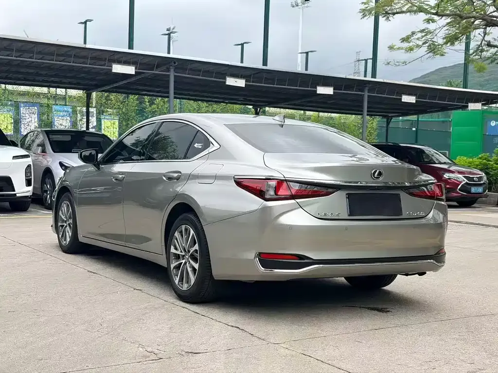 Lexus ES — фото 5