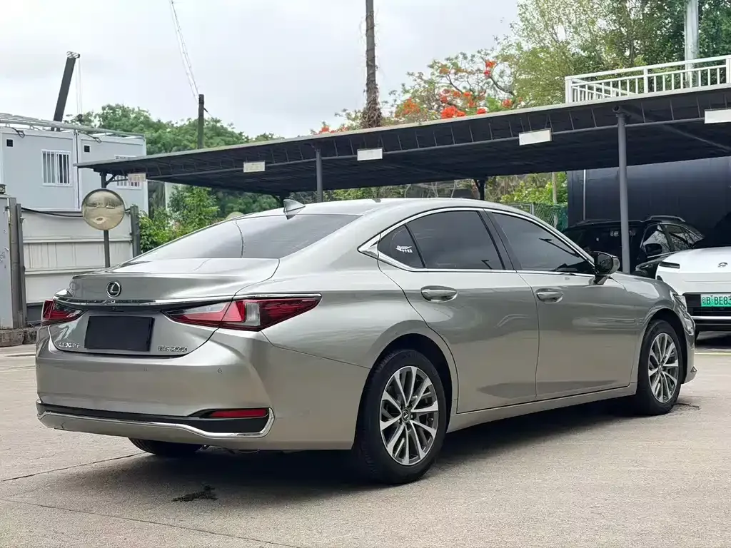 Lexus ES — фото 4