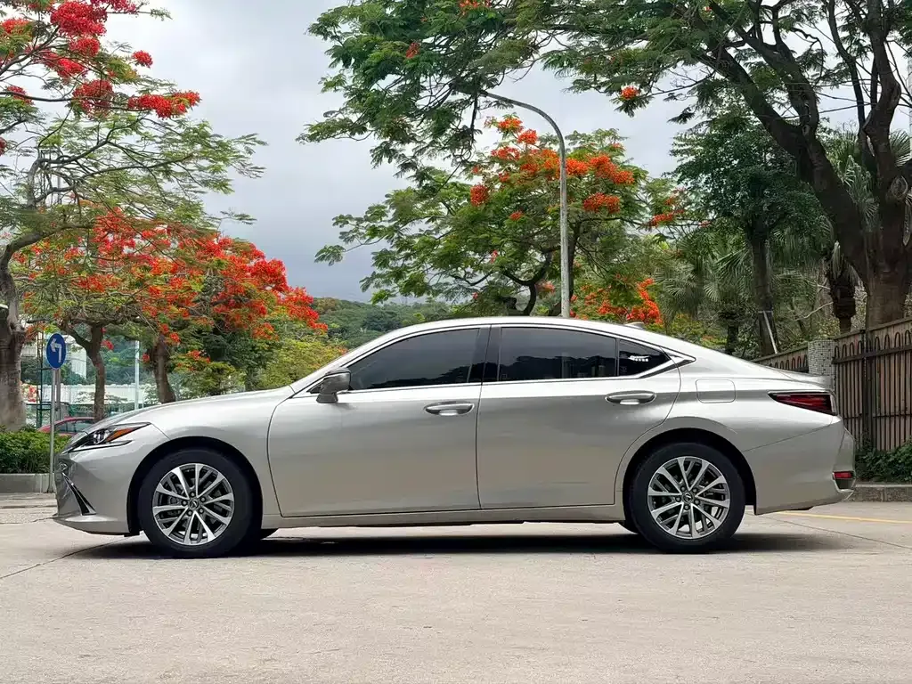 Lexus ES — фото 10