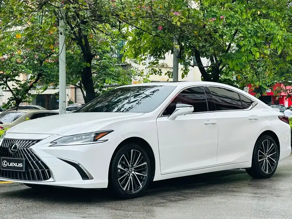 Lexus ES — фото 1