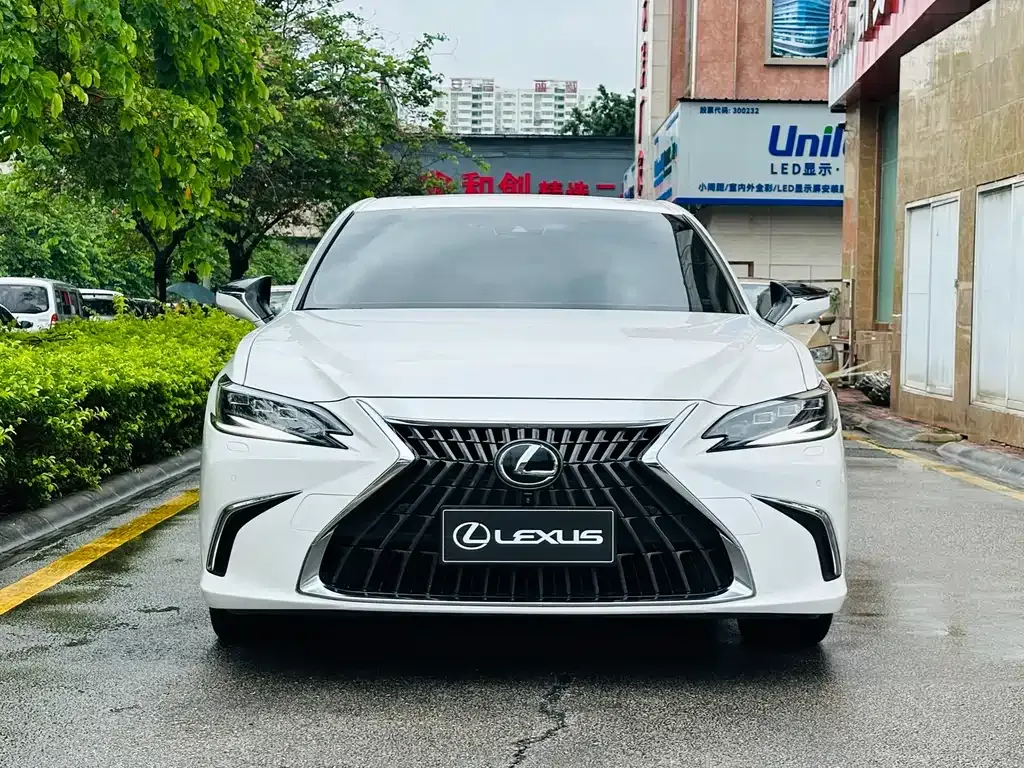 Lexus ES — фото 10