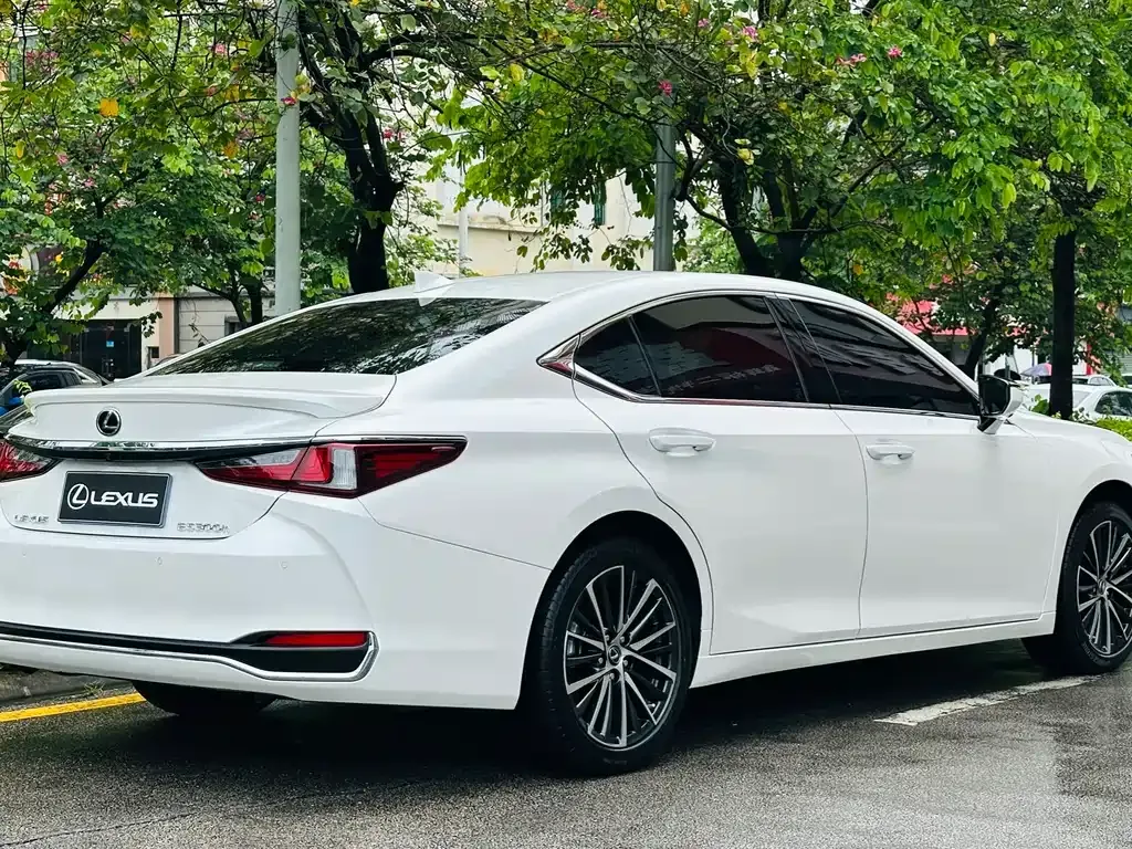 Lexus ES — фото 9