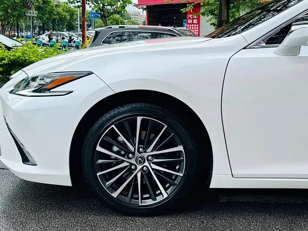 Lexus ES — фото 7