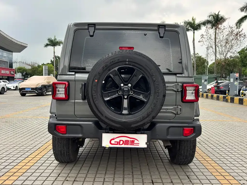 Jeep Wrangler — фото 4