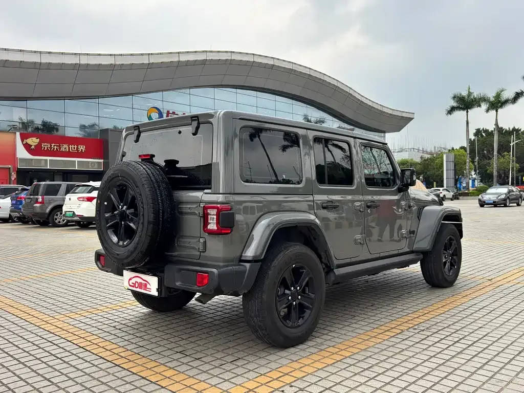 Jeep Wrangler — фото 7