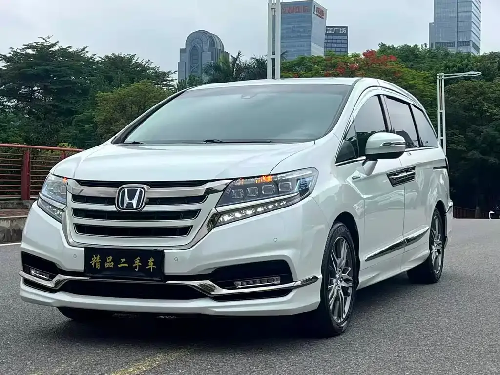 Honda Elysion — фото 1