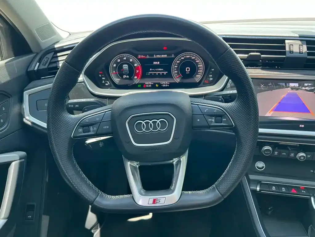 Audi Q3 Sportback — фото 10