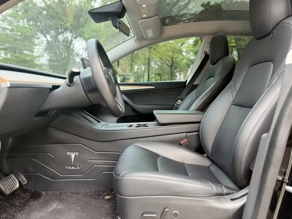 Tesla Model Y — фото 10