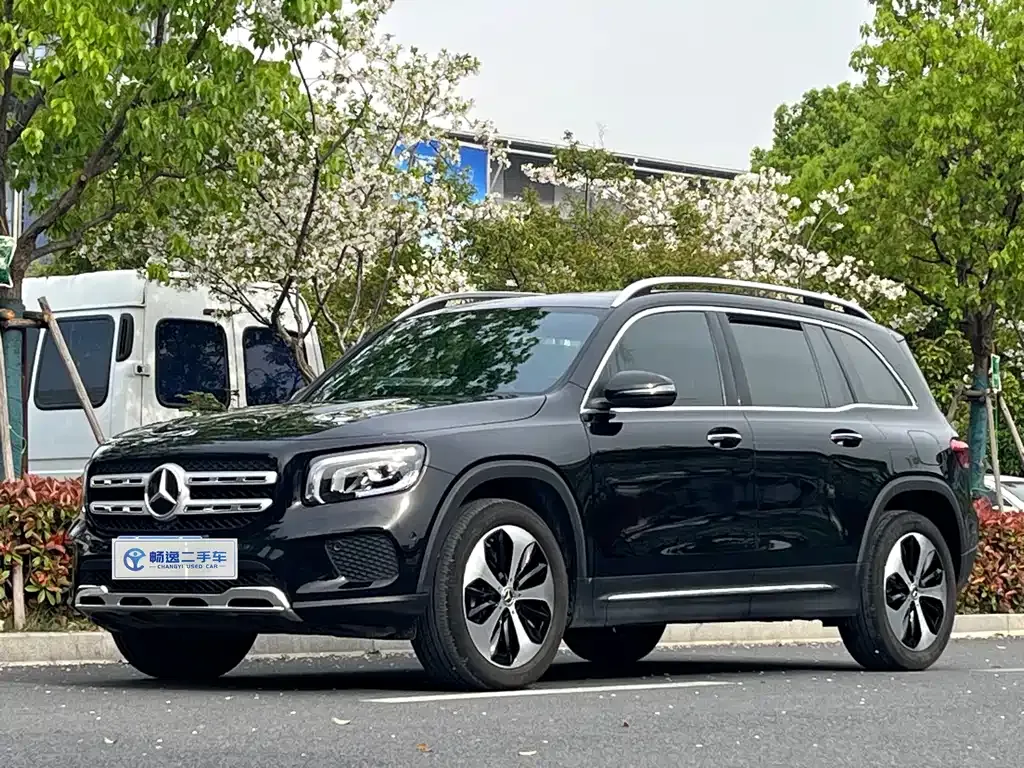 Mercedes-Benz GLB — фото 1