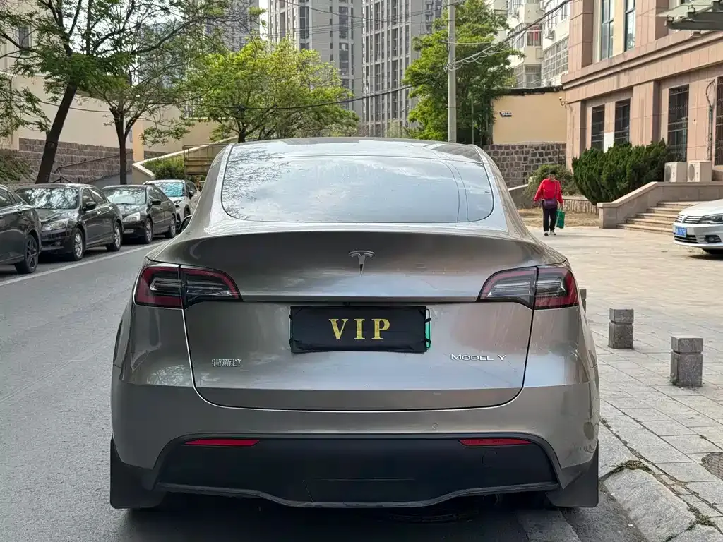 Tesla Model Y — фото 7