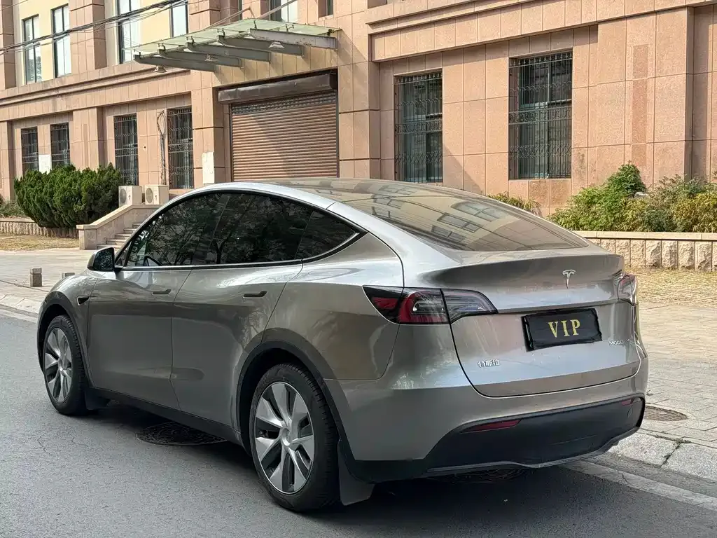 Tesla Model Y — фото 5