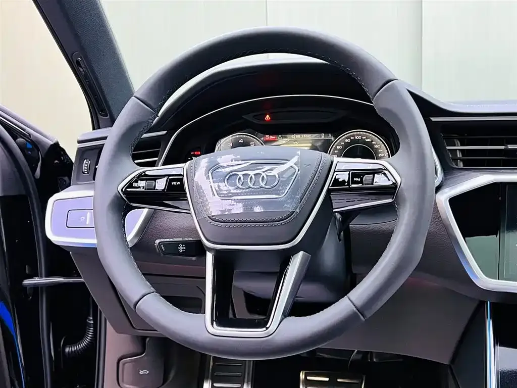 Audi A6L — фото 9