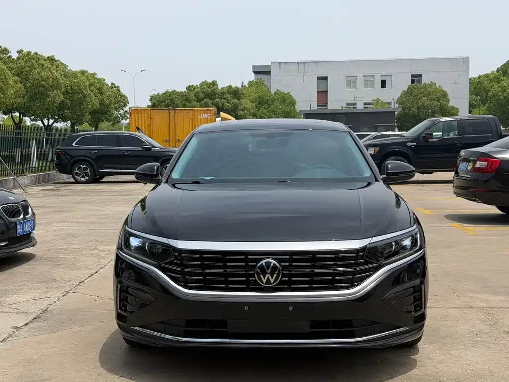 Volkswagen Passat — фото 1