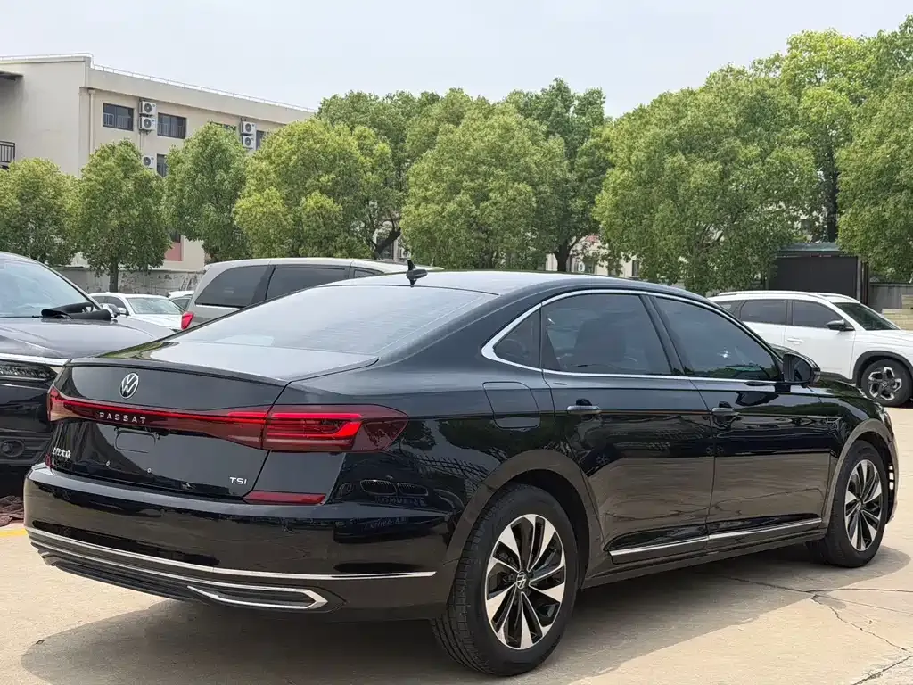Volkswagen Passat — фото 8