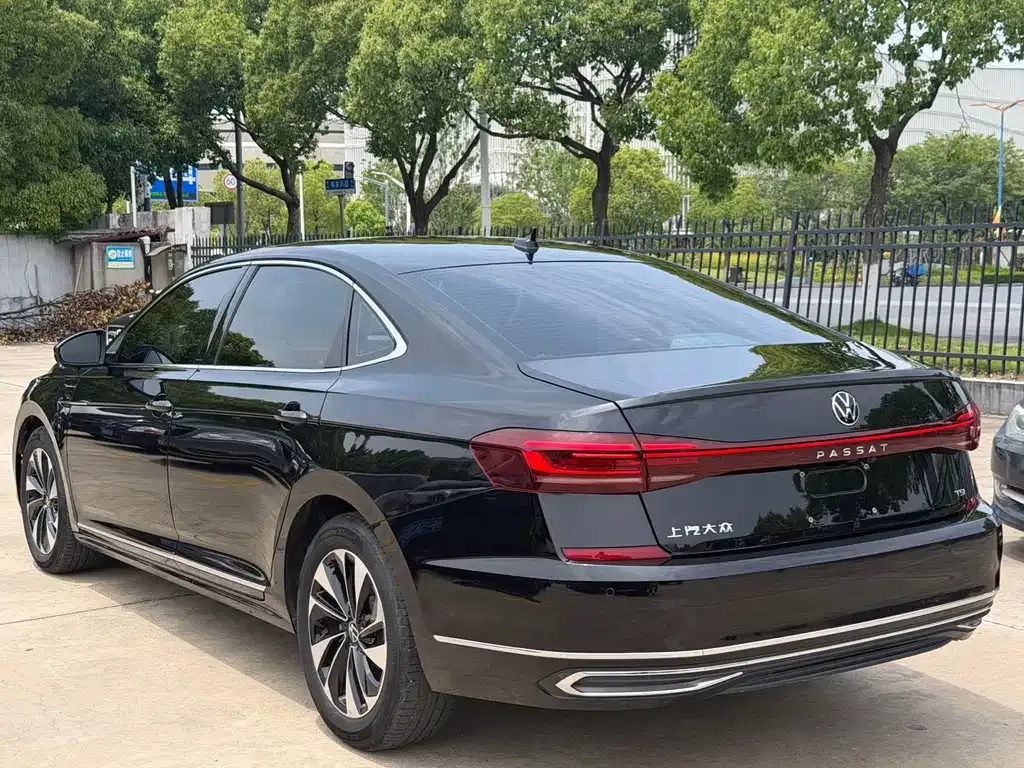 Volkswagen Passat — фото 7