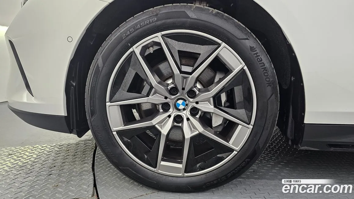BMW 5-Series 2024 из KR, фото 7
