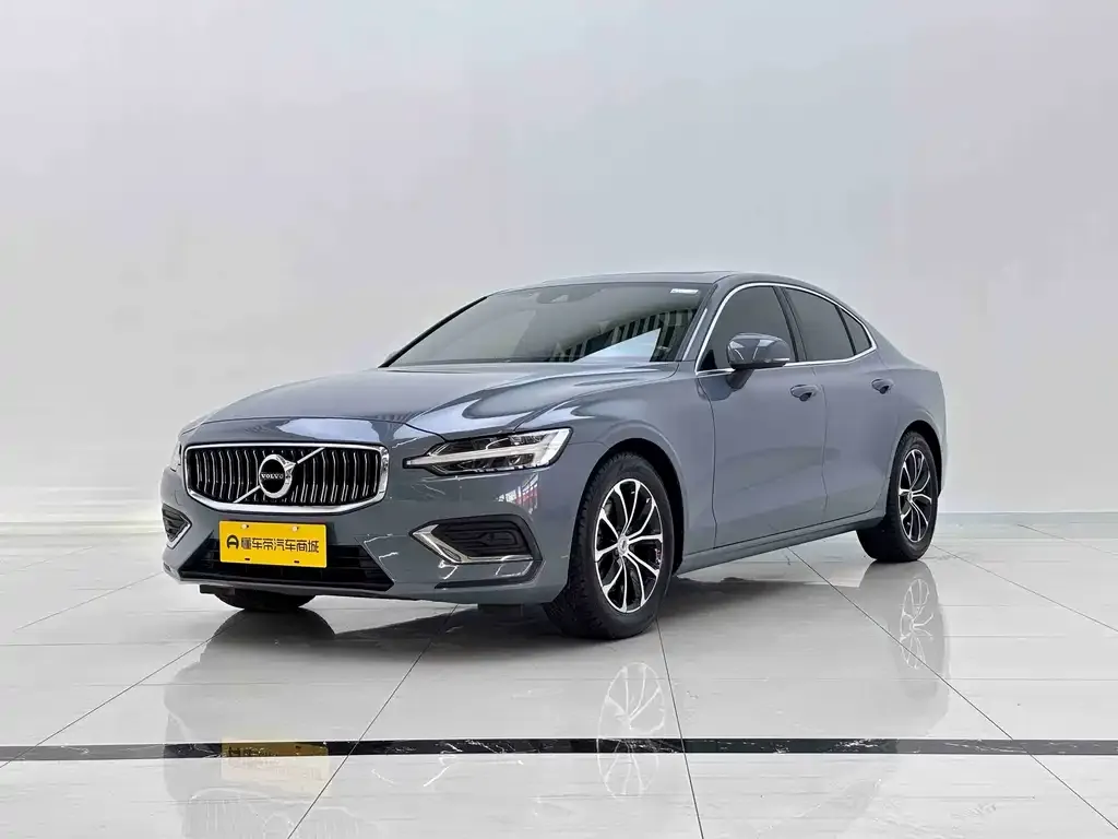 Volvo S60 — фото 1