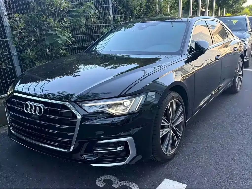 Audi A6L — фото 1