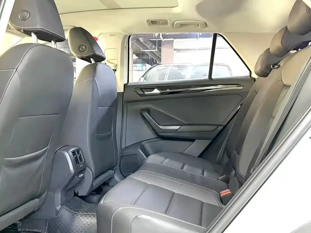 Volkswagen T-Roc 2023 из CN, фото 6