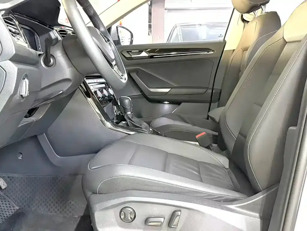 Volkswagen T-Roc 2023 из CN, фото 2