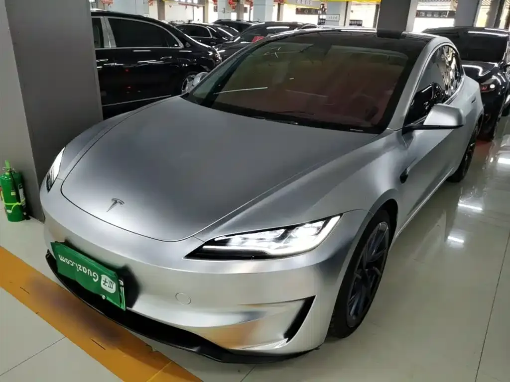 Tesla Model 3 — фото 1