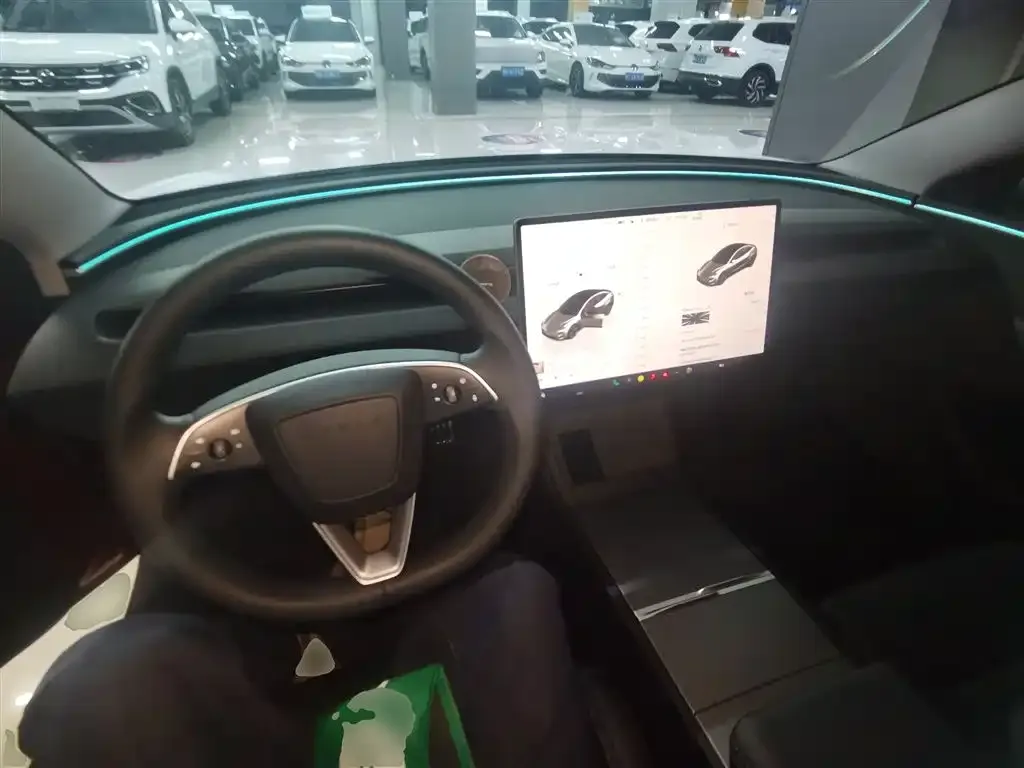 Tesla Model 3 — фото 10