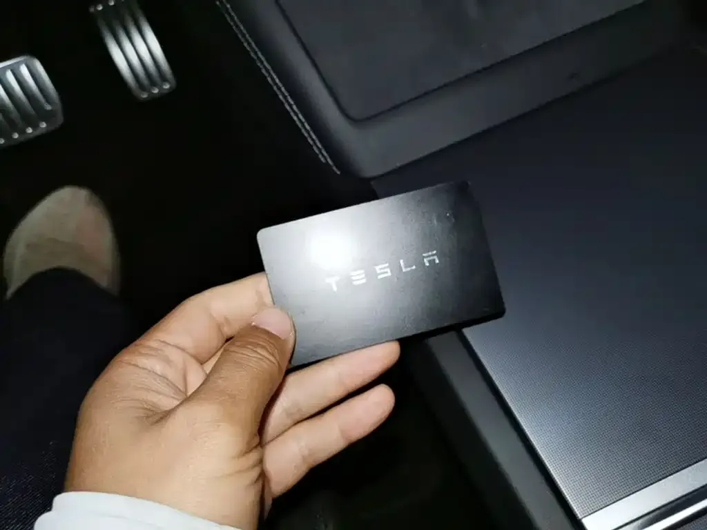 Tesla Model 3 — фото 5