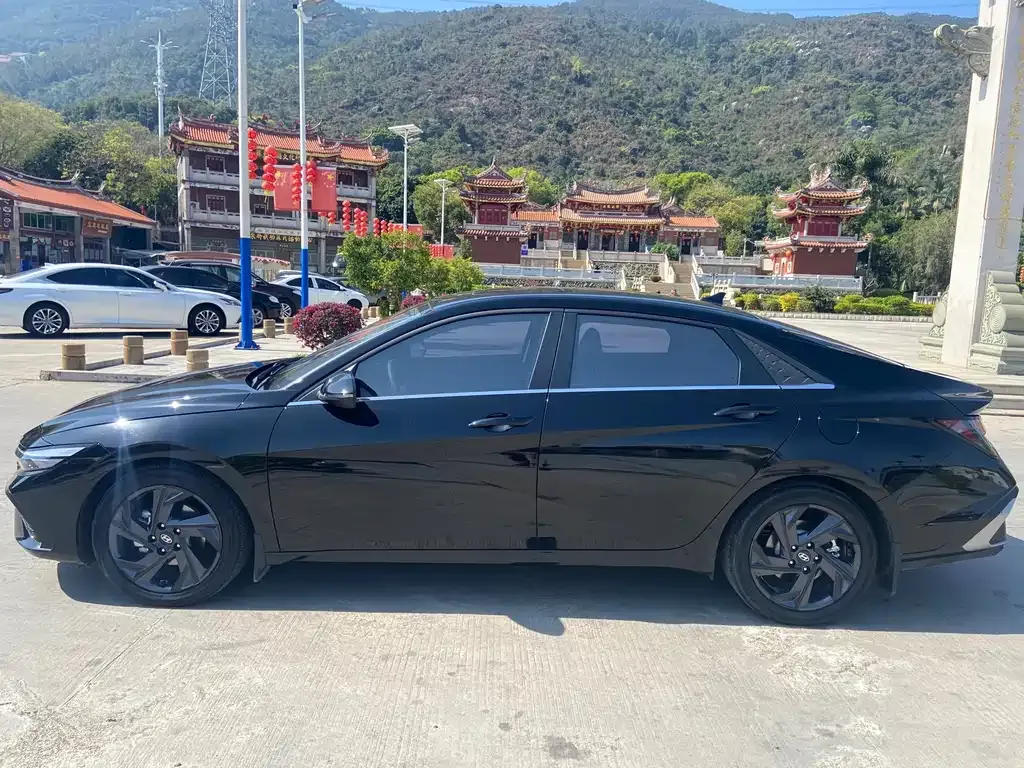 Hyundai Elantra — фото 10