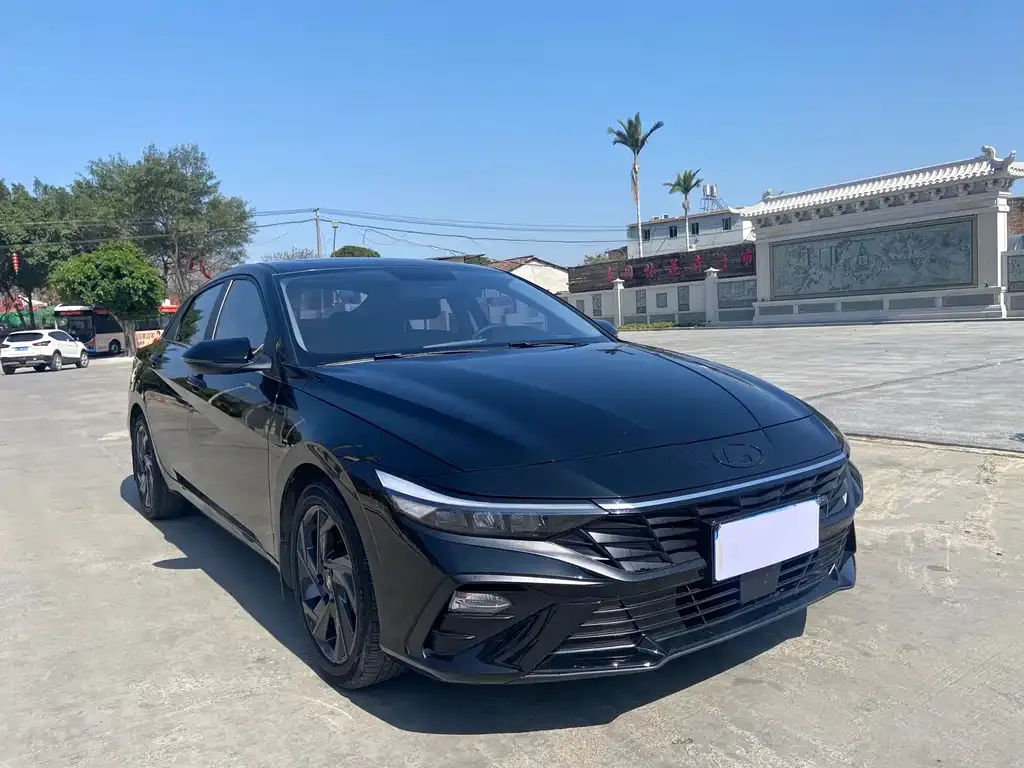 Hyundai Elantra — фото 5