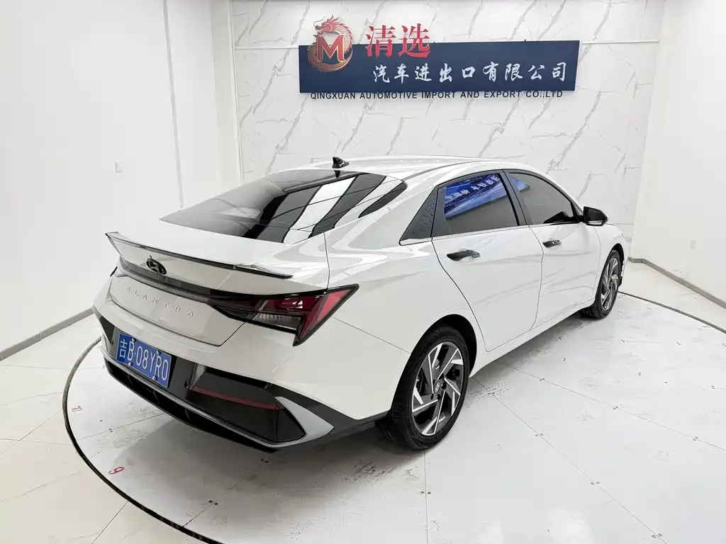 Hyundai Elantra — фото 2