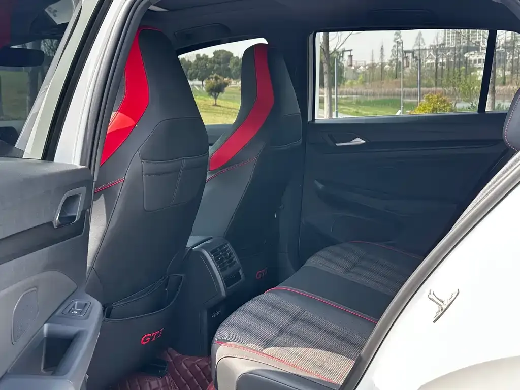Volkswagen Golf GTI — фото 4