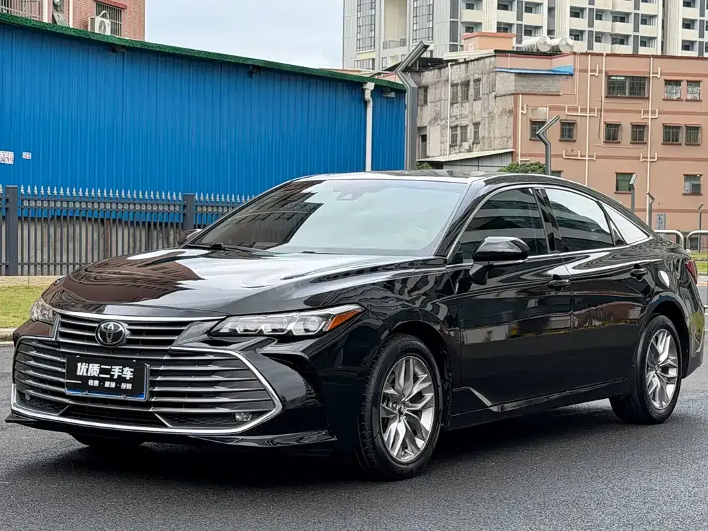 Toyota Avalon — фото 1