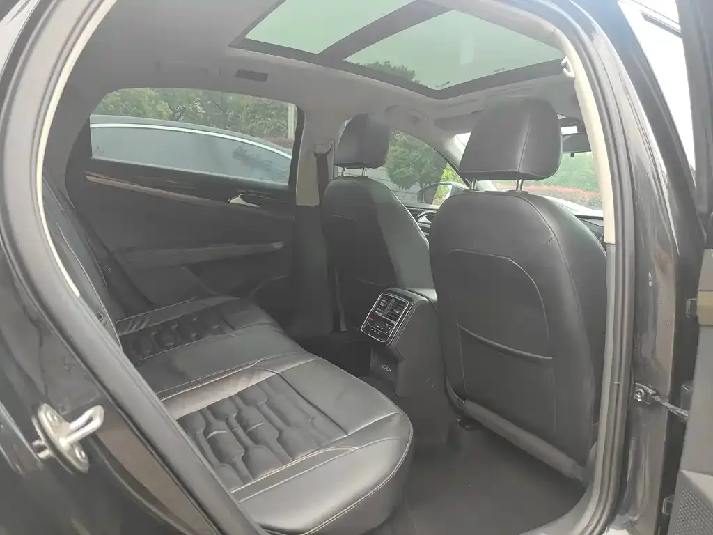 Volkswagen Passat New Energy 2022 из CN, фото 2