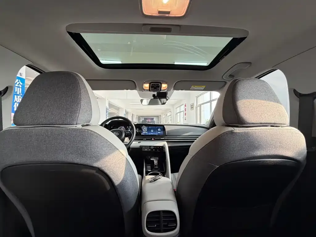 Hyundai Elantra 2022 из CN, фото 10