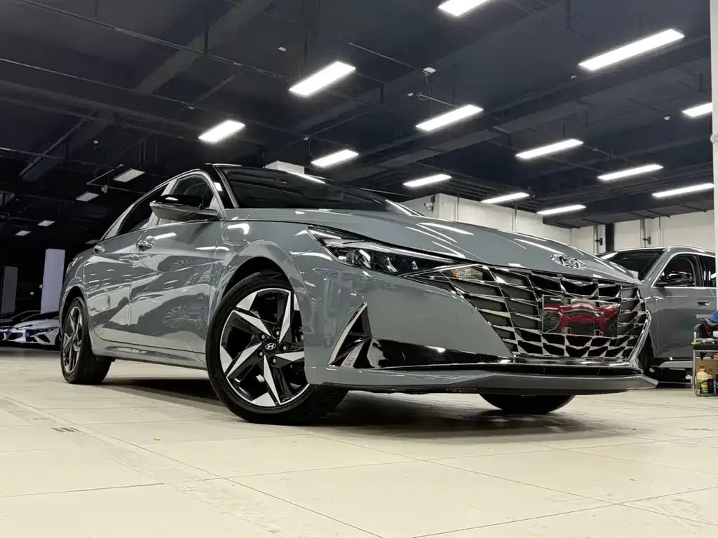 Hyundai Elantra — фото 3