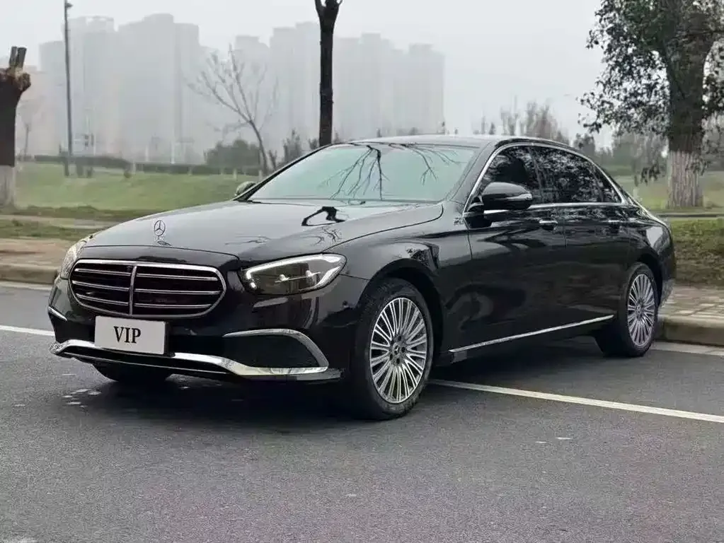 Mercedes-Benz E-Class — фото 1
