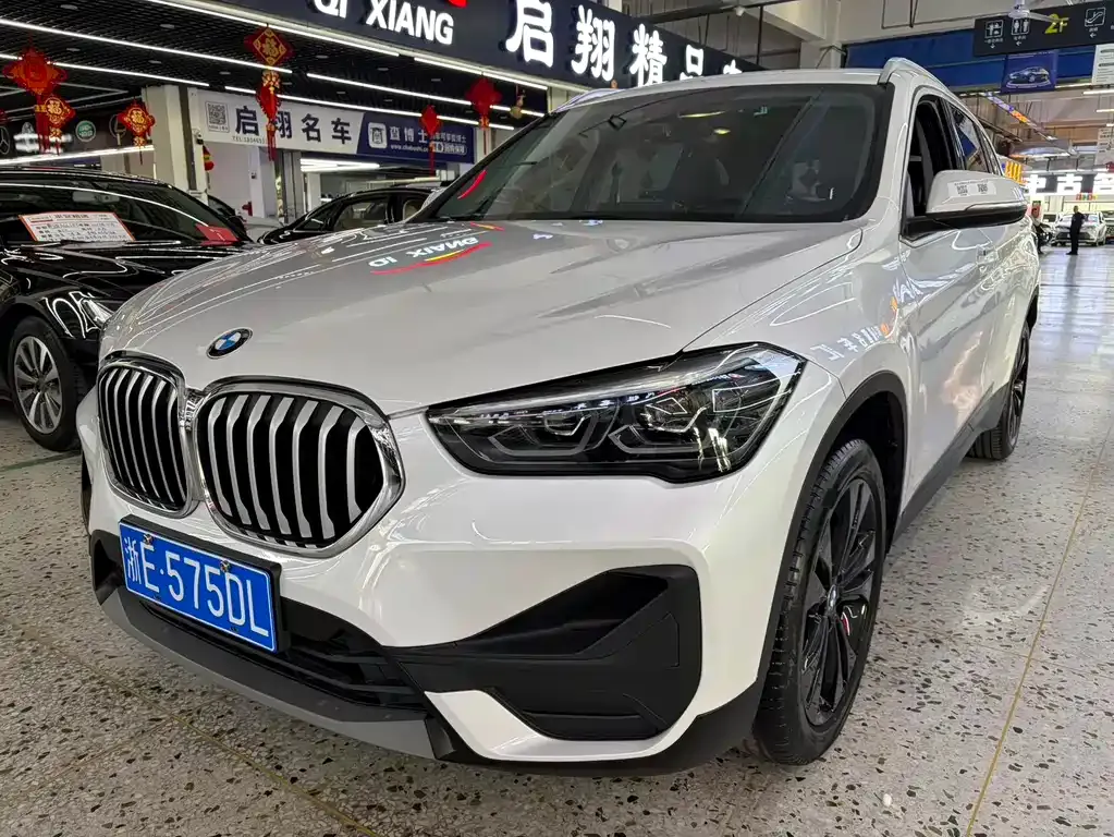 BMW X1 — фото 1