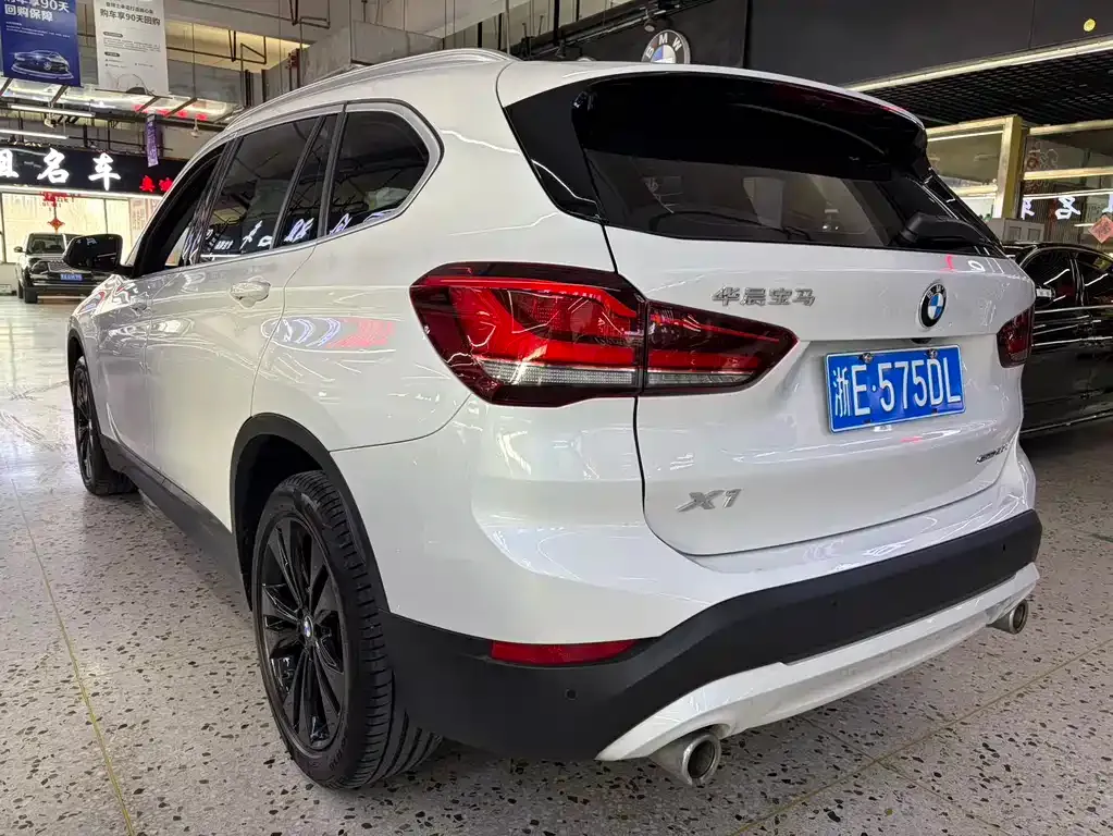 BMW X1 — фото 8