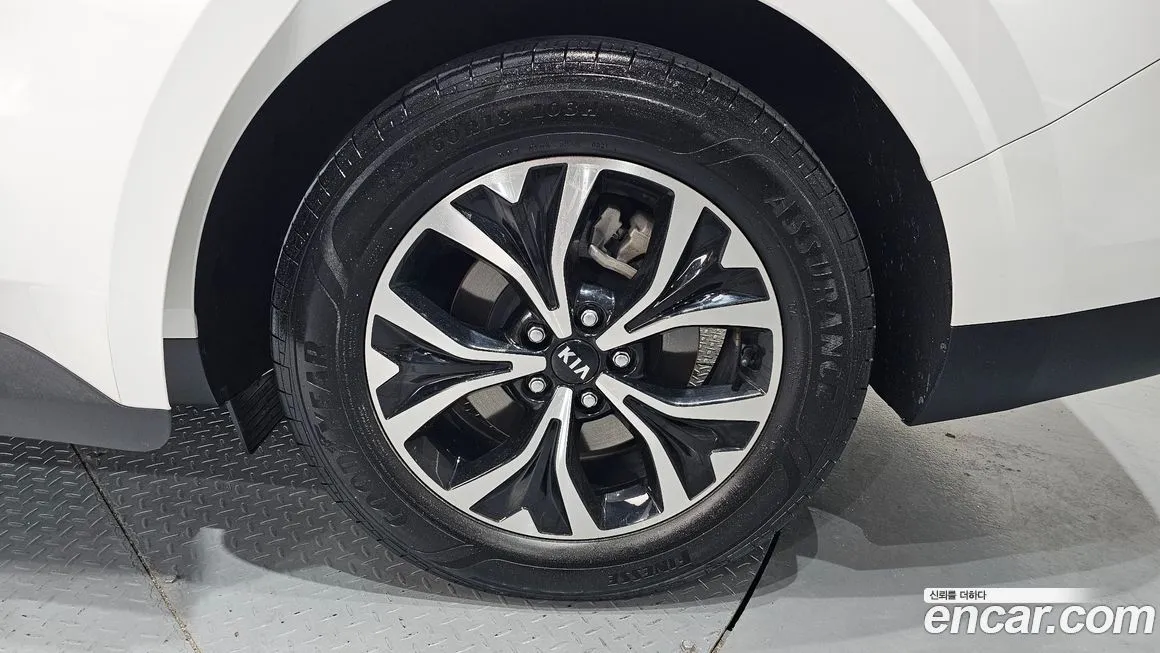 Kia Carnival — фото 10