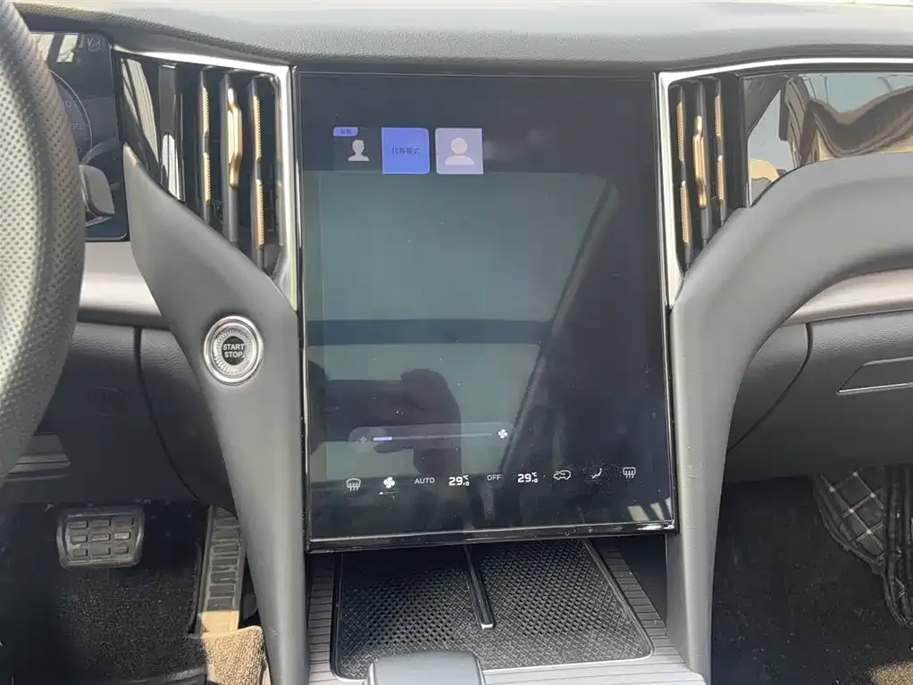 Hongqi HS7 PHEV — фото 4