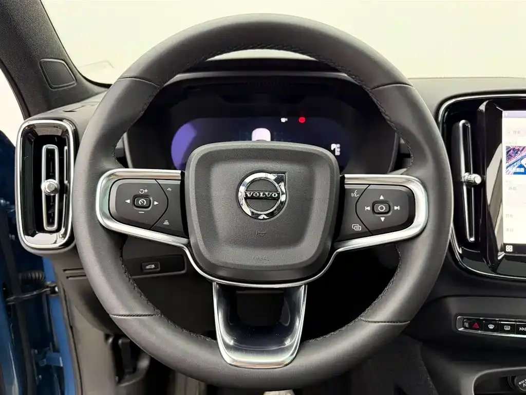 Volvo C40 2024 из CN, фото 2