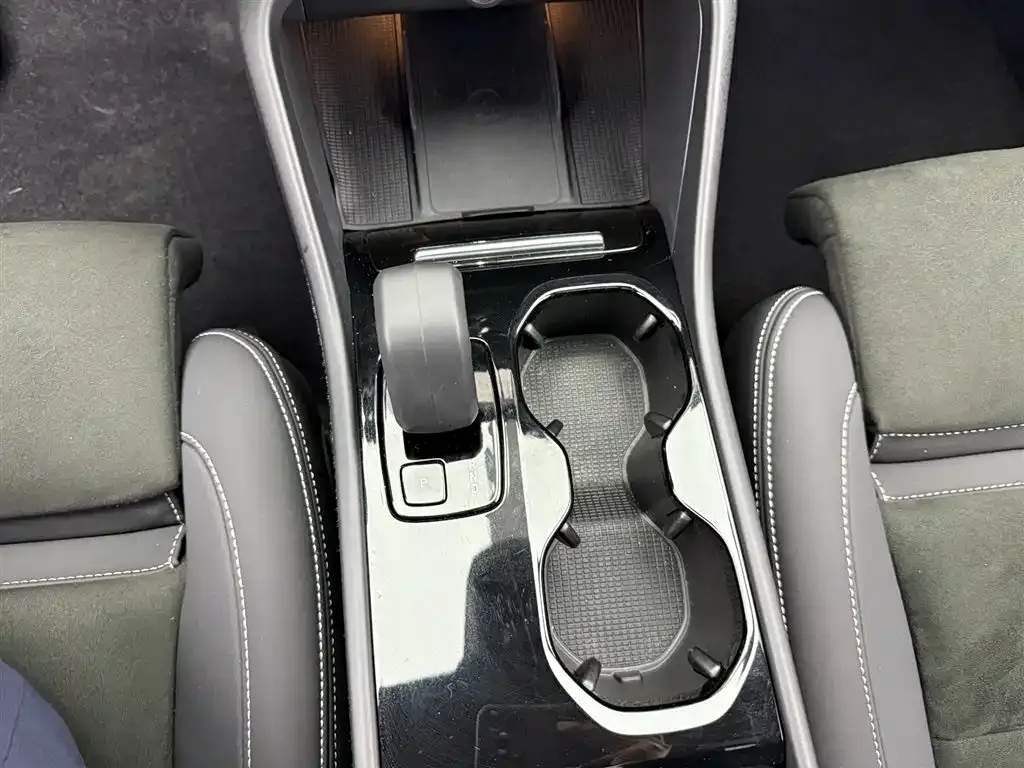 Volvo C40 2024 из CN, фото 4