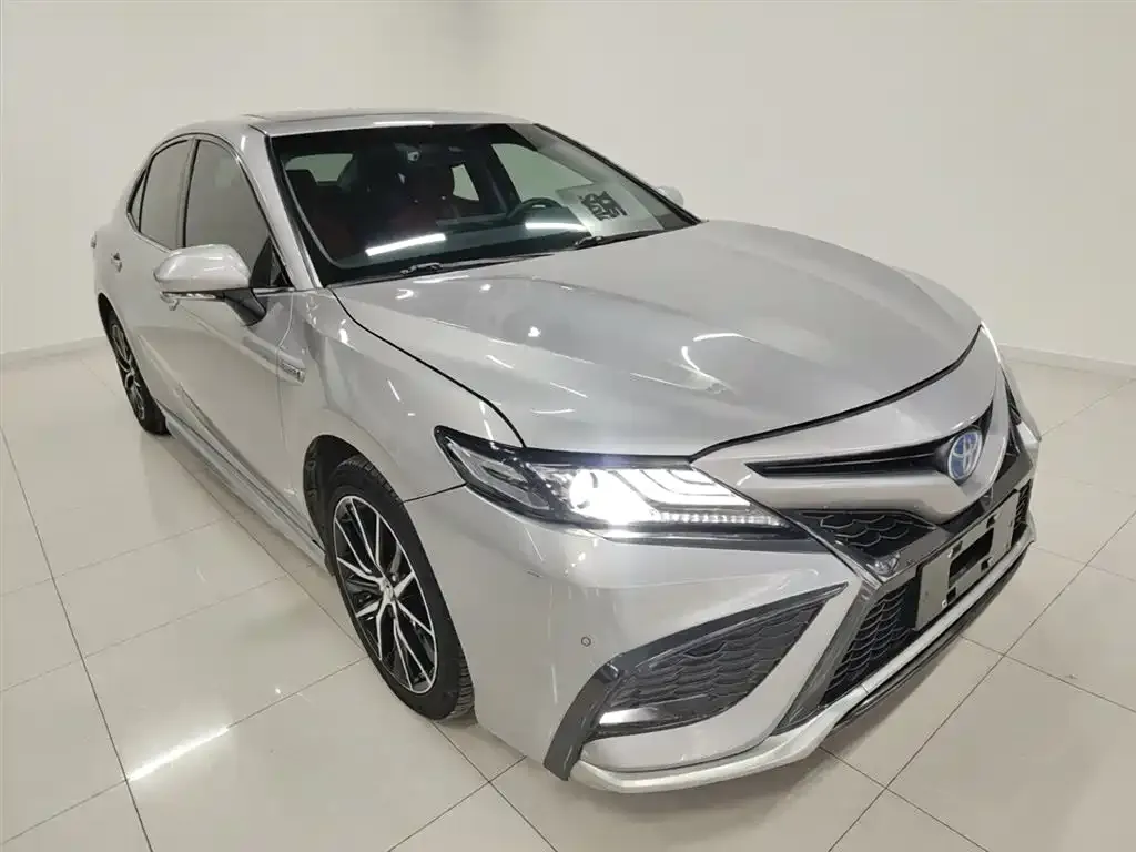 Toyota Camry — фото 6