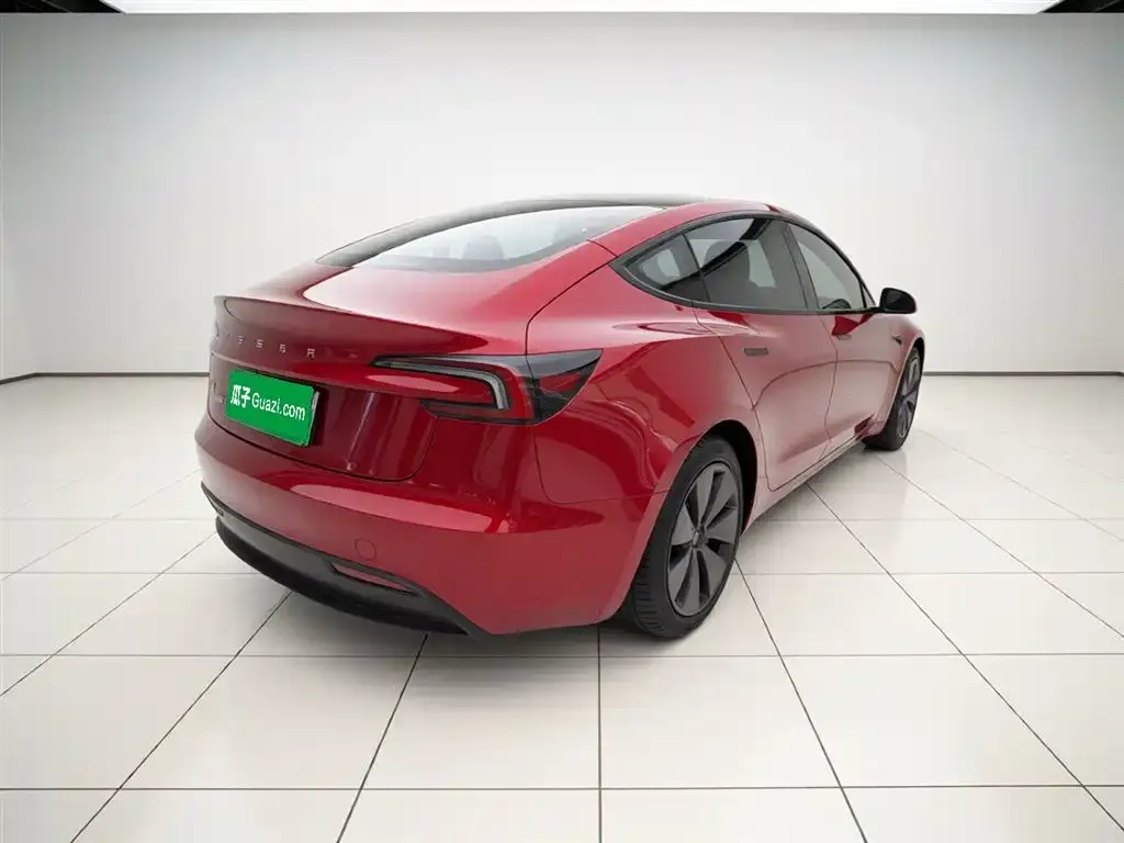 Tesla Model 3 — фото 4