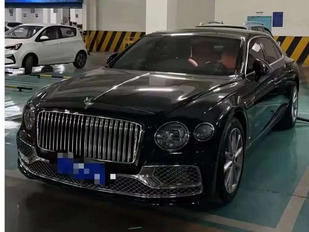 Bentley Flying Spur — фото 1