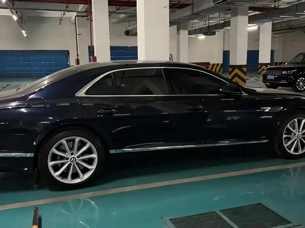 Bentley Flying Spur — фото 6