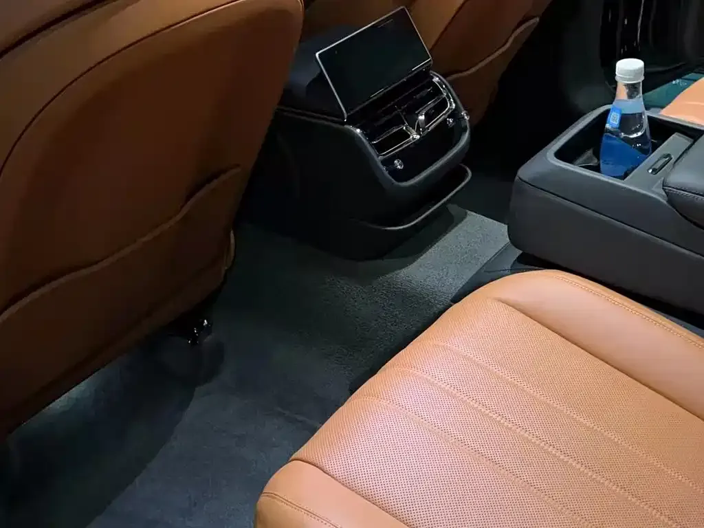Bentley Flying Spur — фото 3