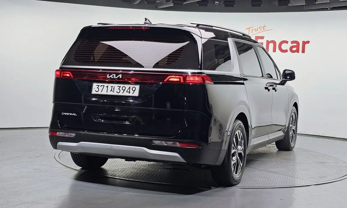 Kia Carnival — фото 10