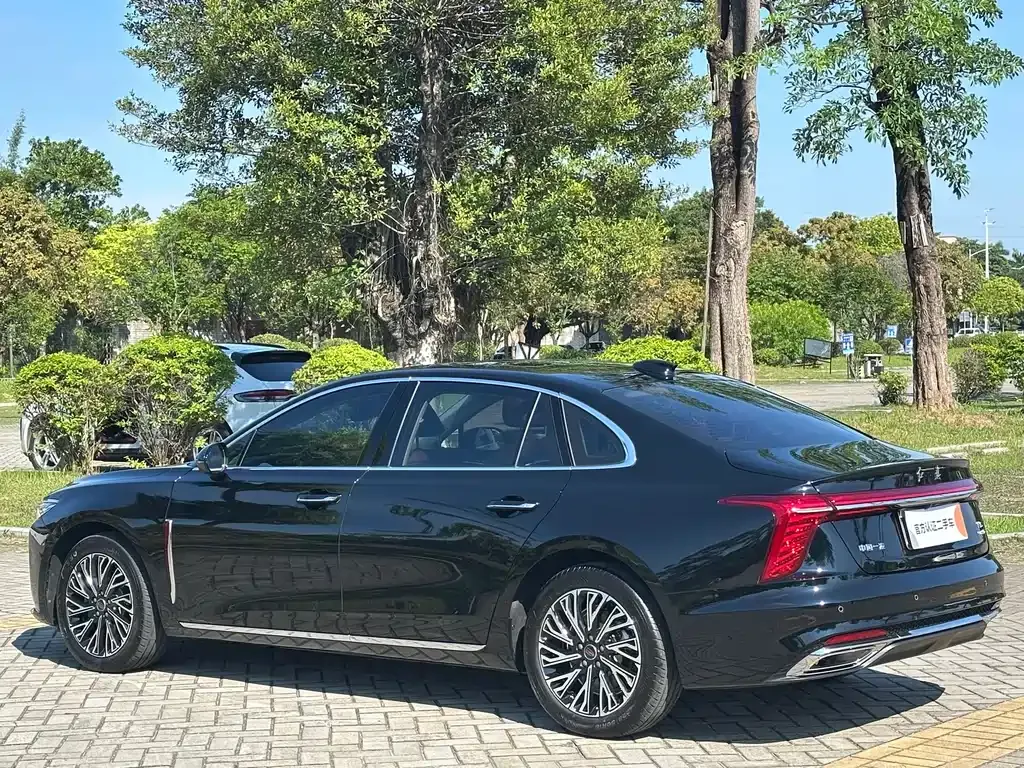 Hongqi H5 — фото 10